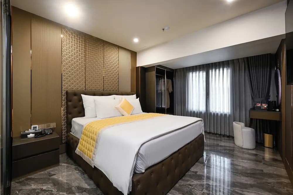 The Moon 1 Hotel - photo 9