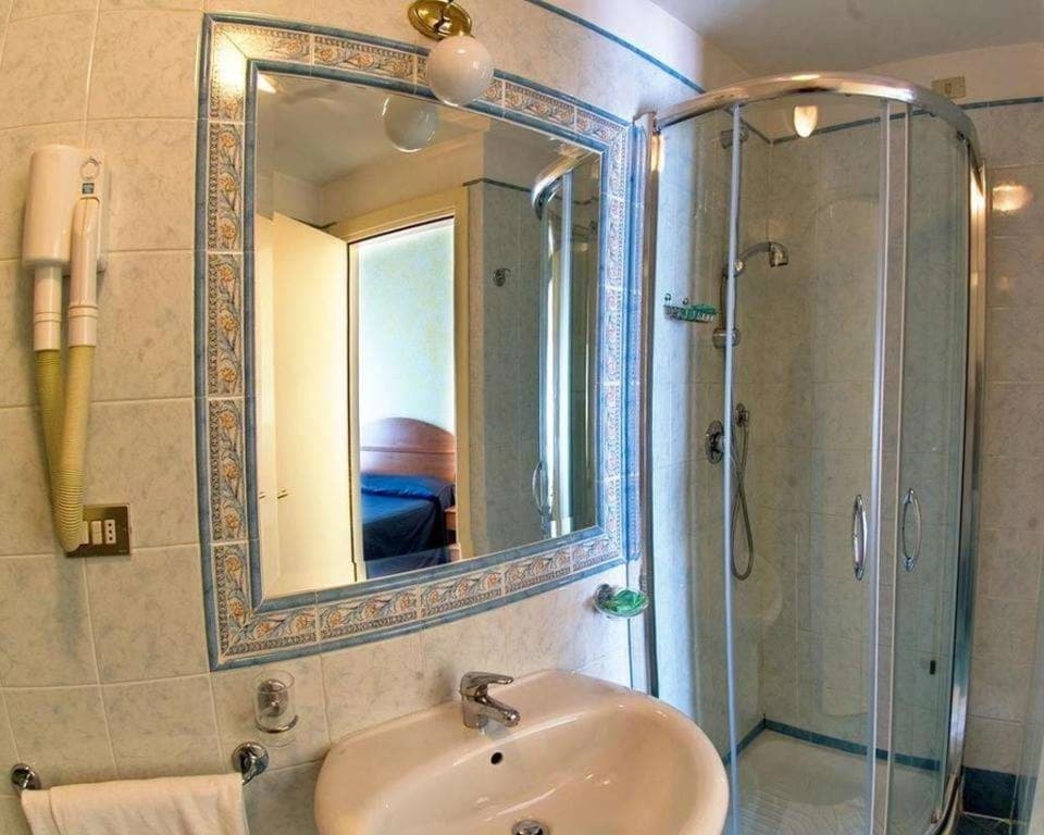 Hotel Laura - photo 32