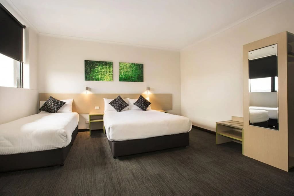 Nightcap at St Albans Hotel - photo 5