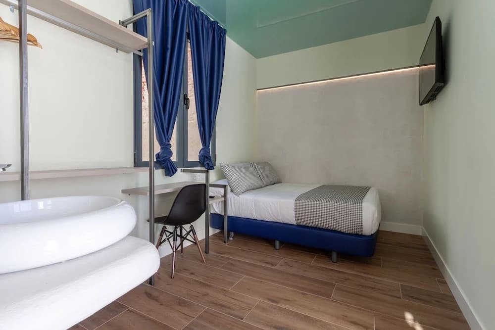 Hostal Charlotte - photo 5