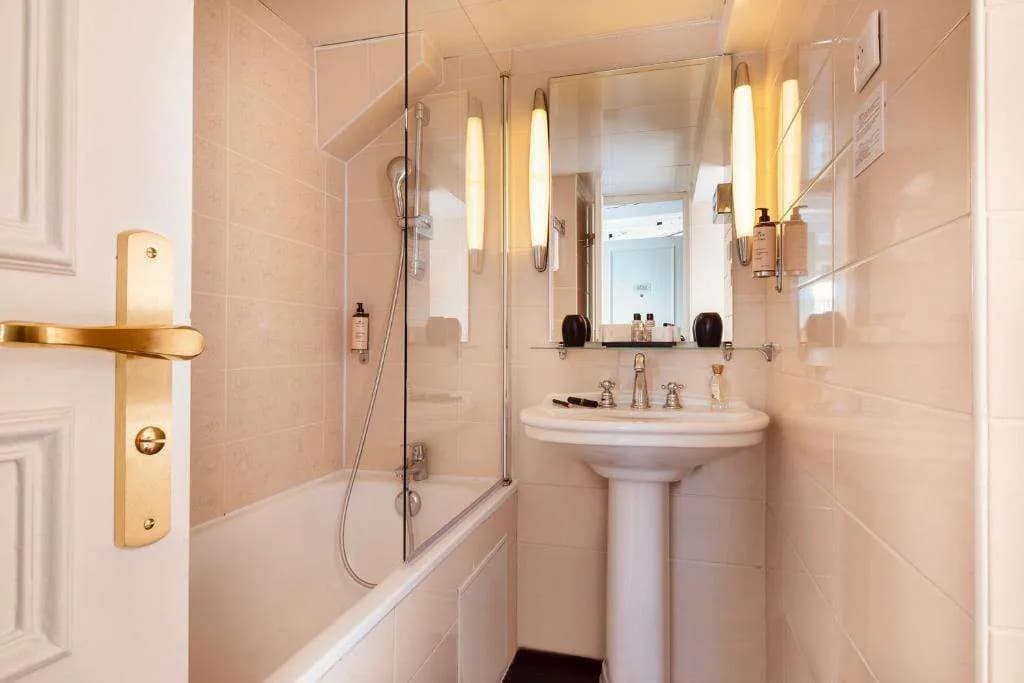 Madeleine Plaza Hotel - photo 33