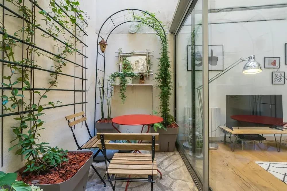 Chic Apartment With Patio - 2br/6p - Le Marais - photo 14