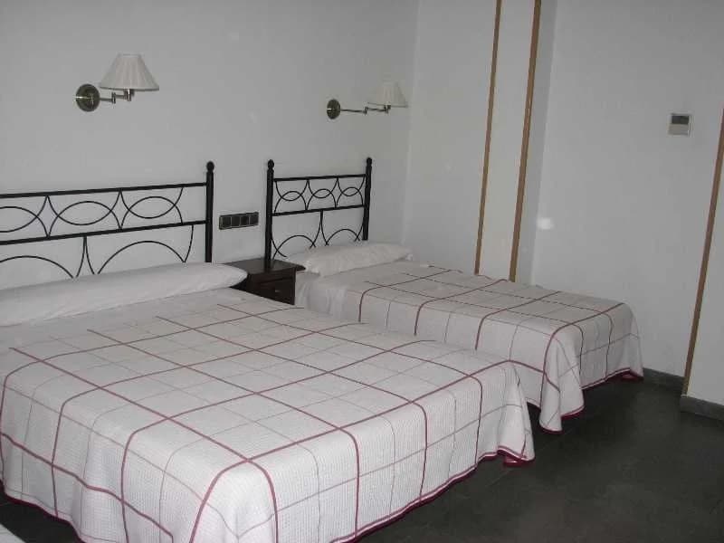 Hostal Ivor - photo 2