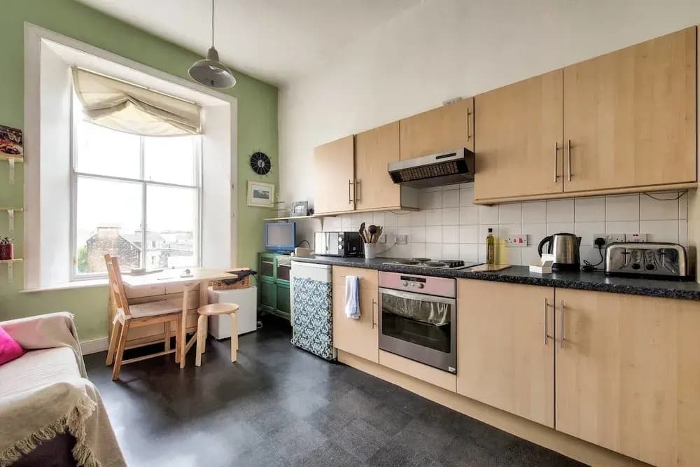 Bright And Central Flat, Directly Facing The Usher Hall - photo 17