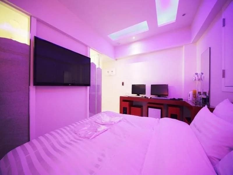 Candy Hotel - photo 3