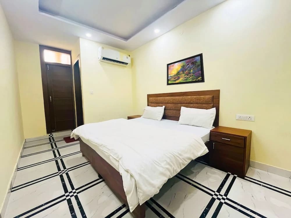 Roomshala 168 Startlight Suites - photo 3