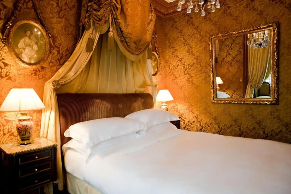 L'Hotel - photo 37