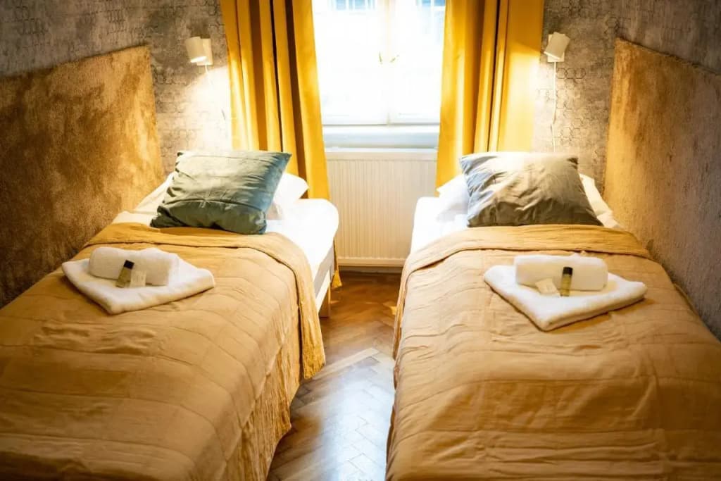 Chain Bridge Home 3BDRM, 2BTHRM,4BED,AC, FAST WIFI - photo 3