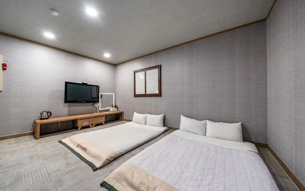 Sadang Charis Hotel - photo 9
