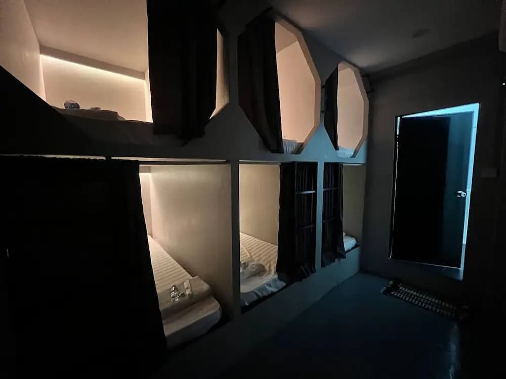 Central Pod Capsule Hostel - photo 3