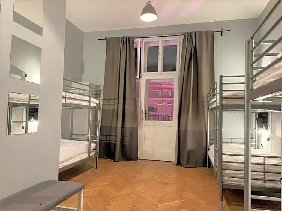GLOBE Hostel Prague ADULTS ONLY - photo 9