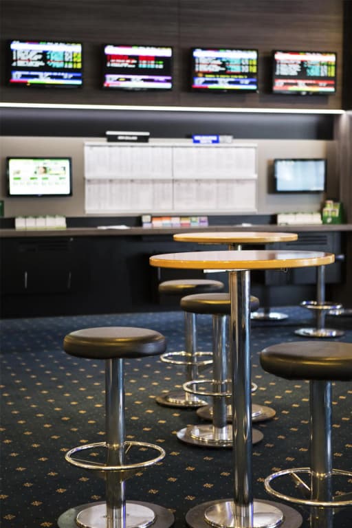 Nightcap at St Albans Hotel - photo 35