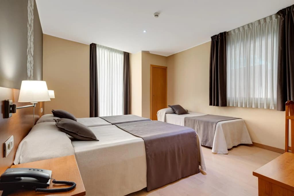 Hotel Catalunya - photo 6