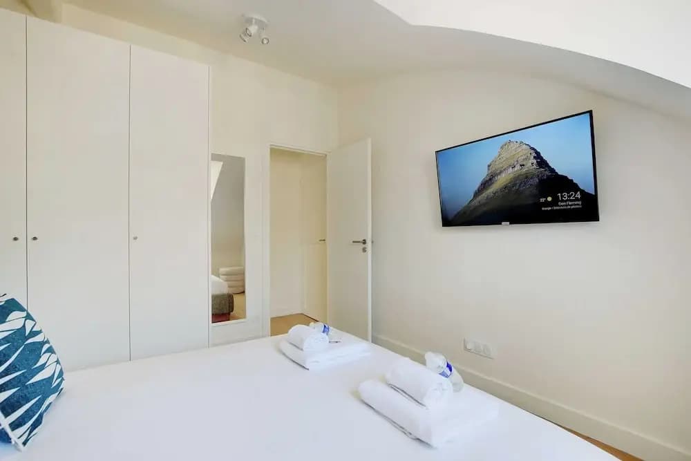 Apt a/c 3br/6p - Saint-lazare/les Champs Elysee - photo 6