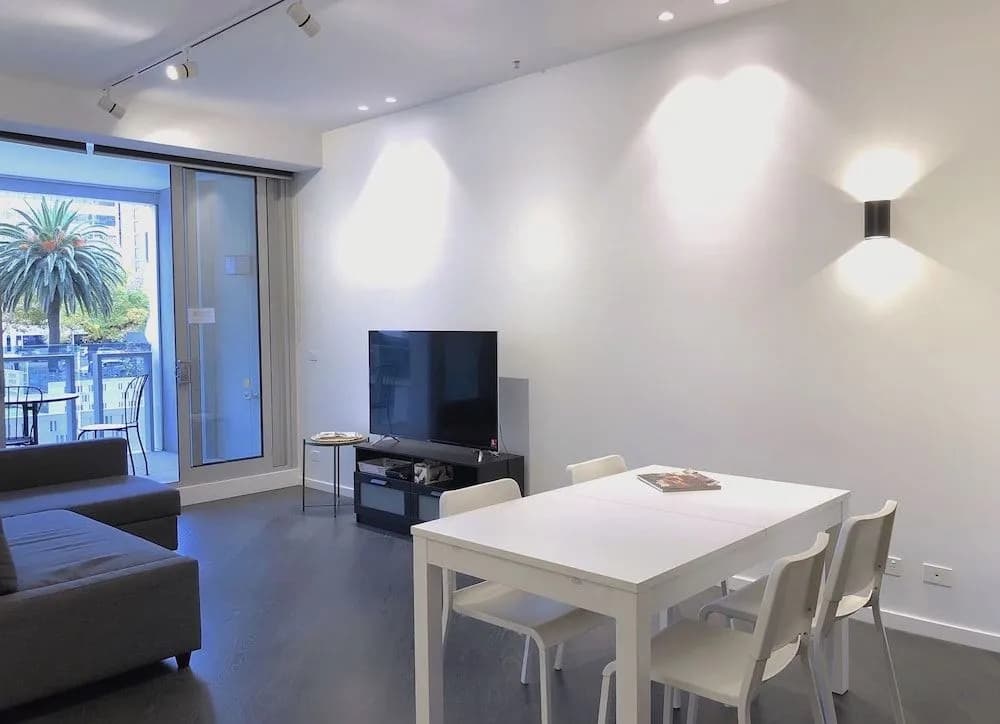 Pride Fawkner Apartments - photo 5