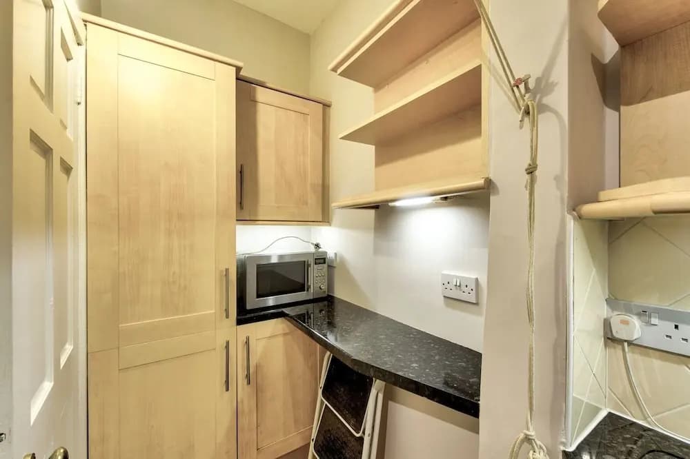 Central New Town Flat, Near Princes Street - photo 11