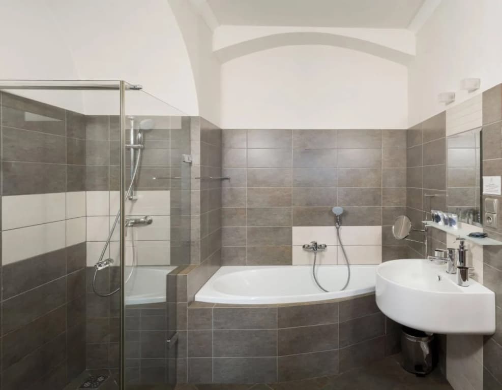 3 Epoques Apartments by Adrez Living - photo 7