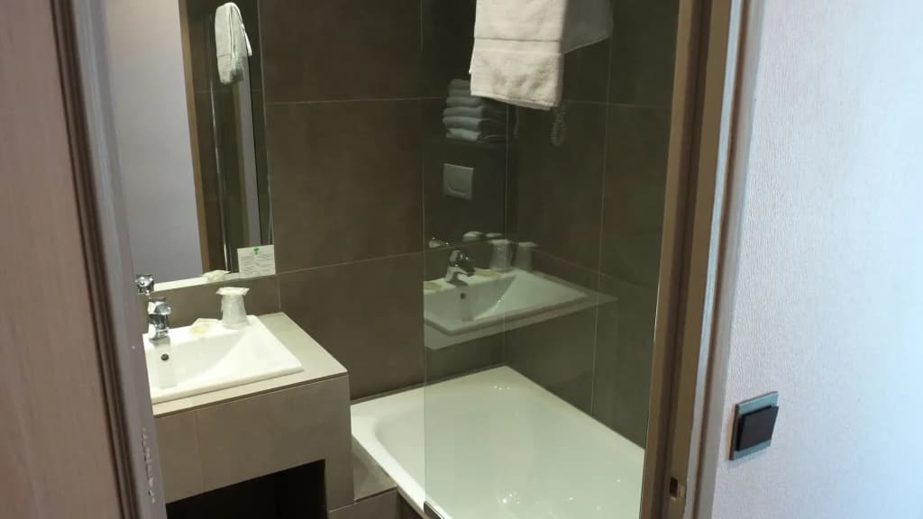 Hôtel Des Arènes - photo 9