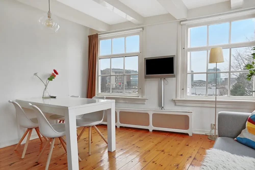 Water View Apartment - photo 3