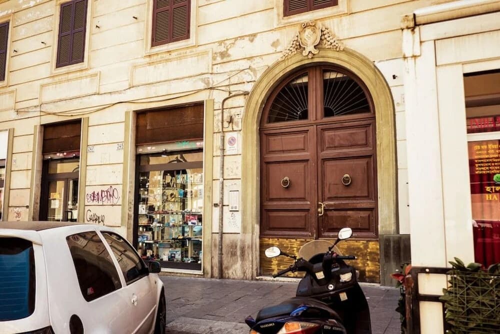 Large Flat/industrial Style/close to Termini - photo 1