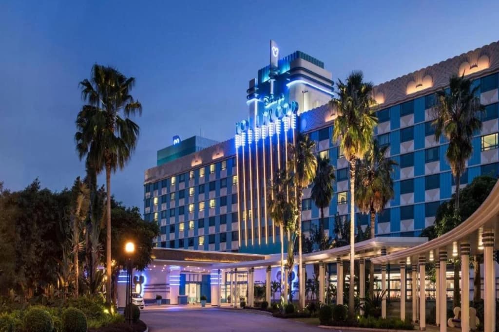 Disney's Hollywood Hotel - photo 1