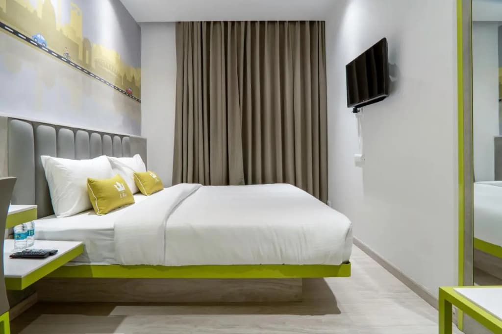 Hotel Le Roi Express @ Karol Bagh - photo 10