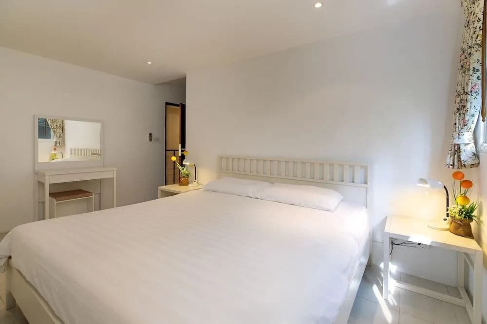 Spacious 5-Bedroom Surin Beach Villa - photo 5