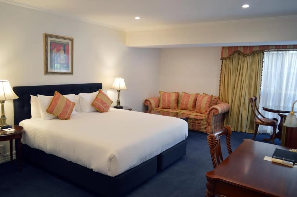 Canterbury International Hotel - photo 4