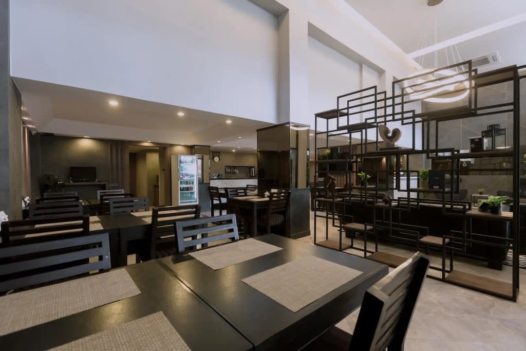 Maxim's Inn - photo 19