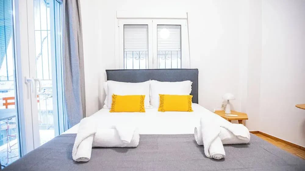 Eclectic Chic Thissio Apartment - photo 2