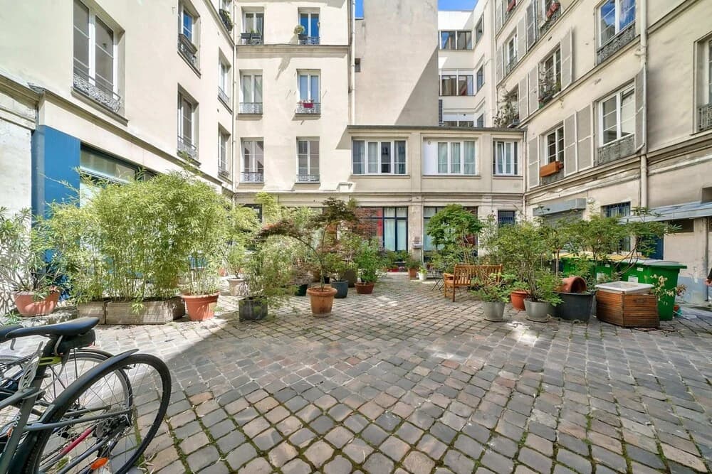Charming 2 Room Apartment - Paris - photo 11