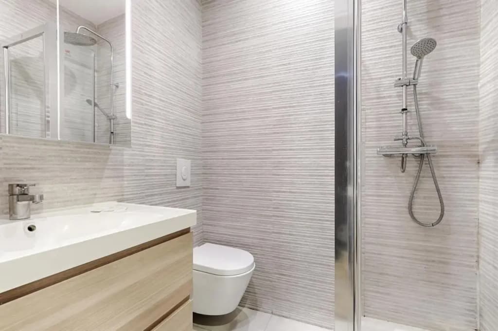 Home Suite Home Canal Saint Martin 2BR - photo 4