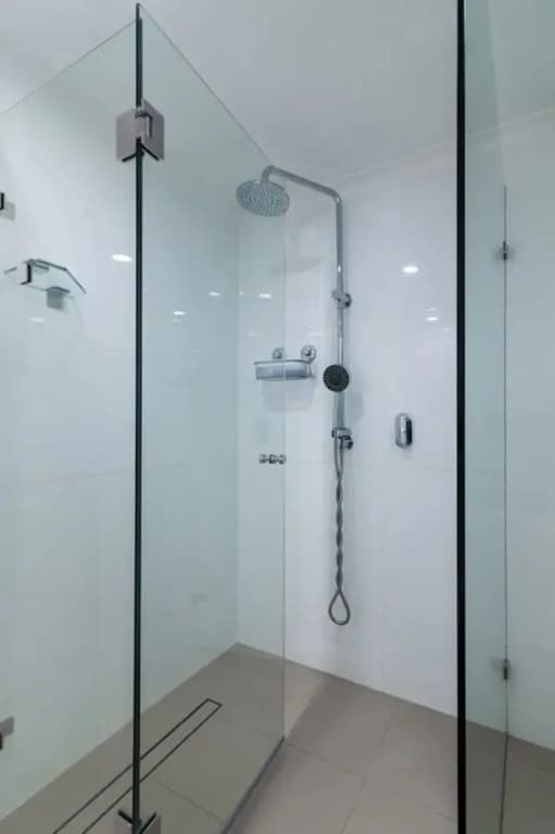 New Modern Apartment in Central Location - photo 8