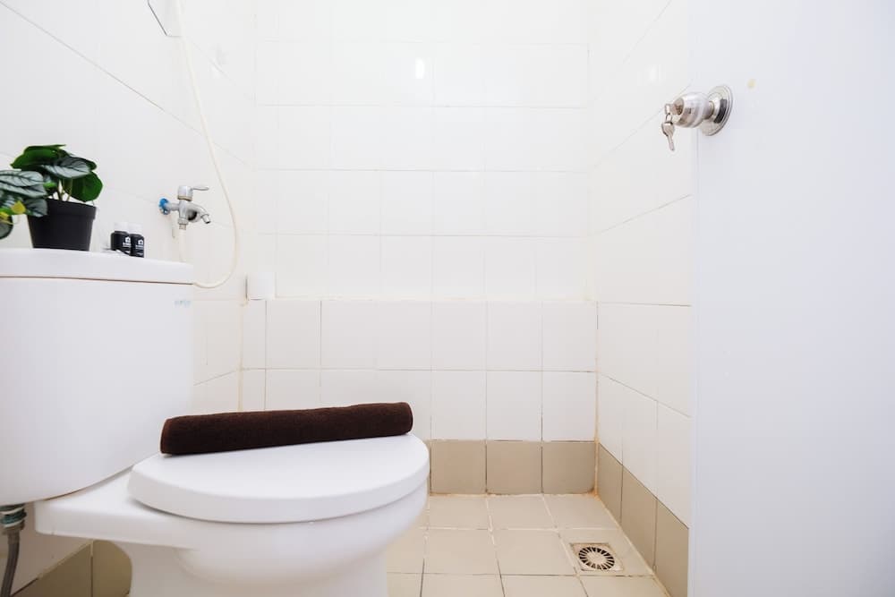 Cozy White 2Br At Bassura City Apartment - photo 7
