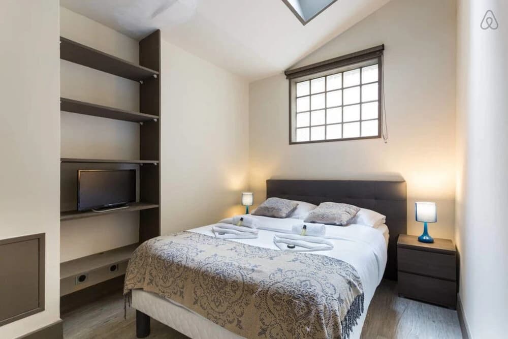 Bright Renovated Parisian Apartment - photo 5