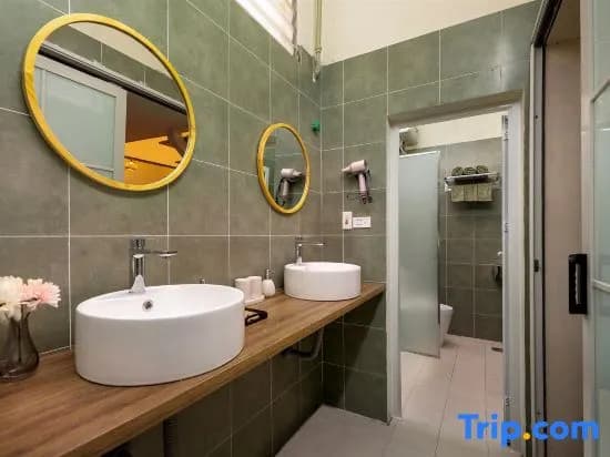 DOM VANG HOMESTAY - Mini Villa 4 Beds with Jacuzzi in the Old Quarter - photo 1