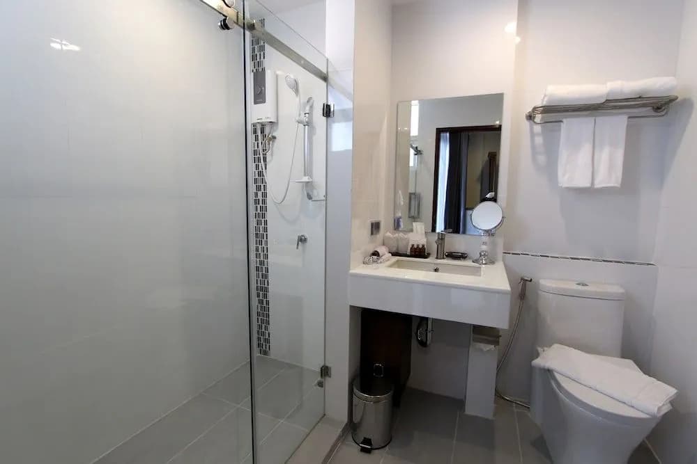 Le Bangkok Hotel - photo 10