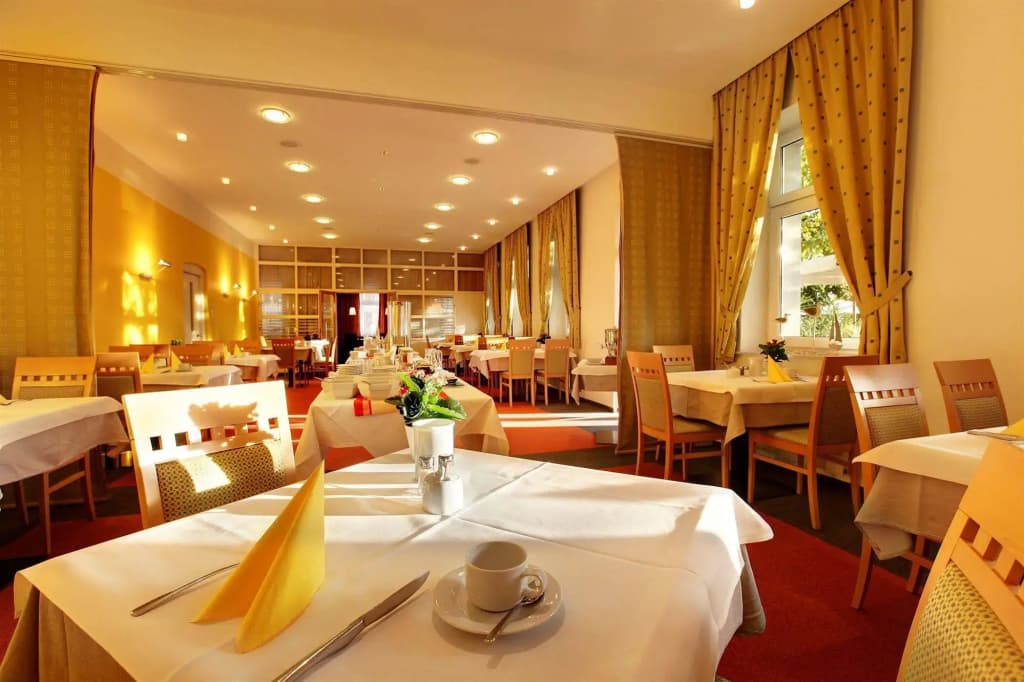 Strandhotel Alte Donau - photo 17