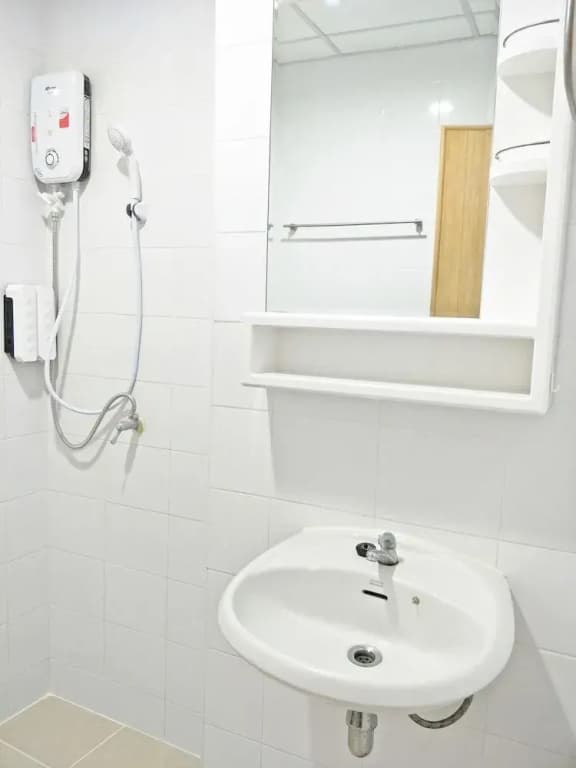 The Rooftop Residence Hostel - photo 7