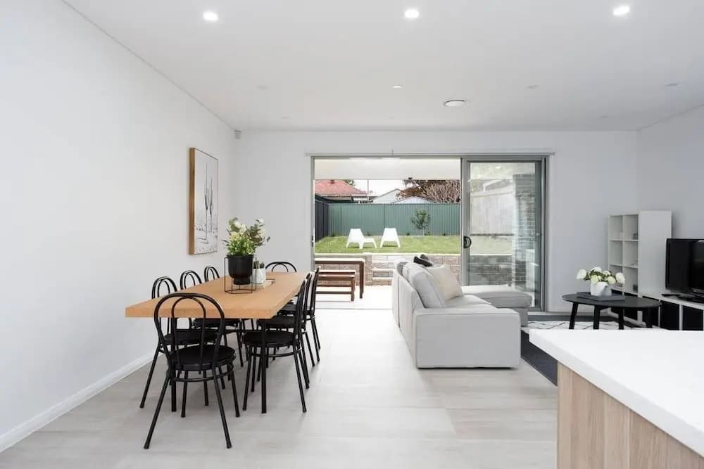 5 Bedroom Sydney Mansion with Parking - photo 6