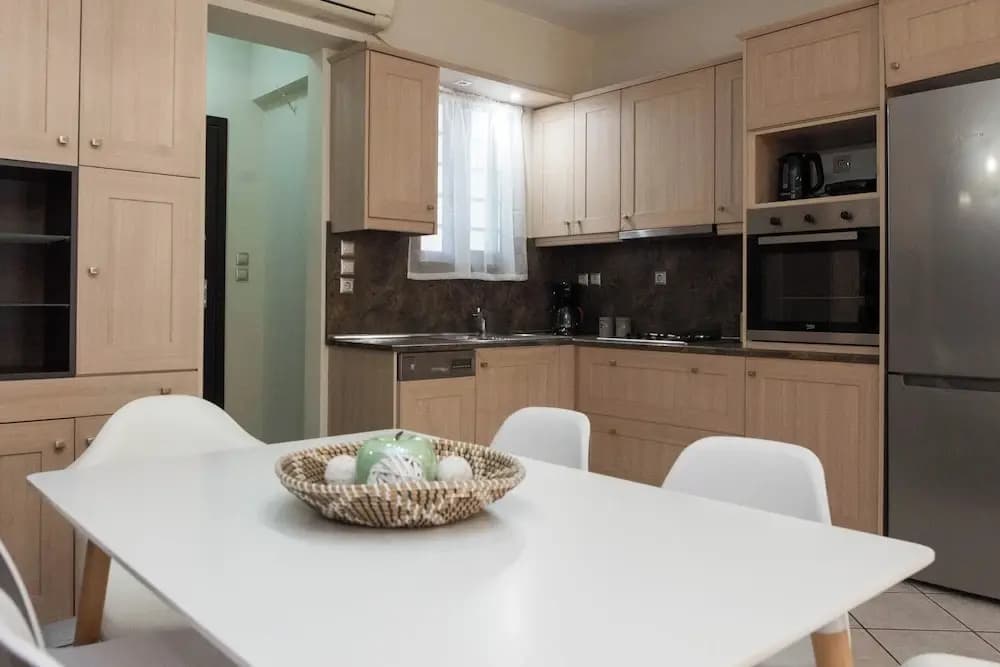 Elegant Spacious 2 Bd Apt in Petralona - photo 18