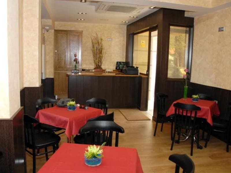 Hostal Avenida Barajas - photo 17