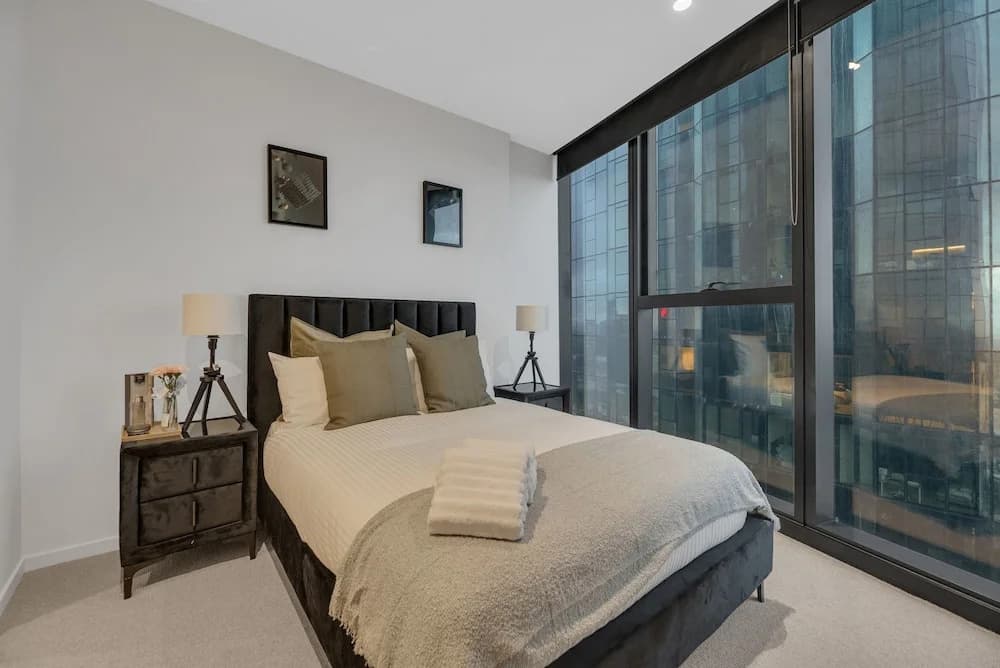 Melbourne Square Apartments - photo 5