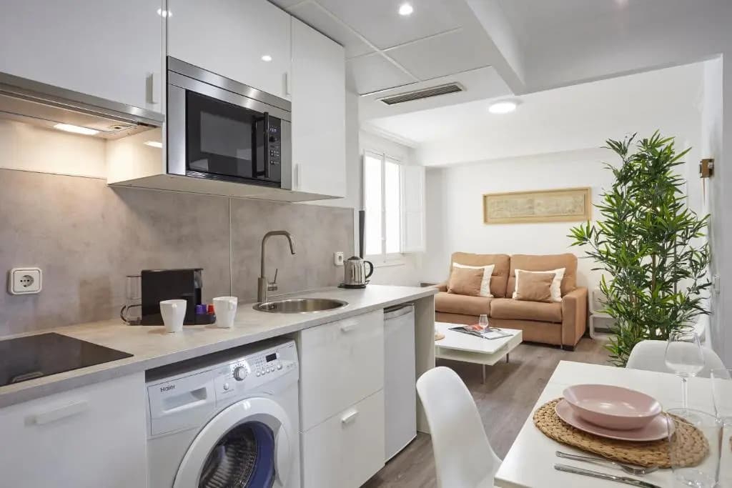 LEEWAYS APARTMENT VI in ALCALA 99 - photo 10
