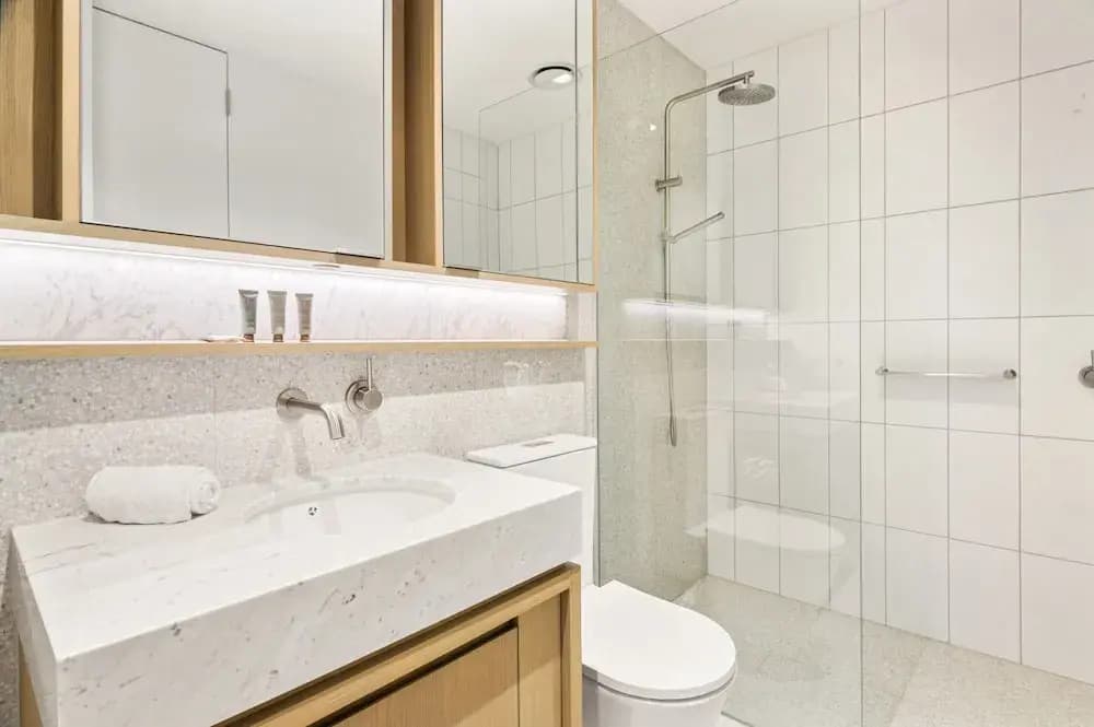 Brand-new 2-bed With Rooftop Access - photo 6