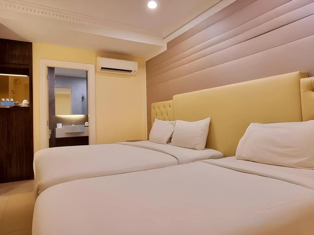 Ritzton Hotel - photo 3