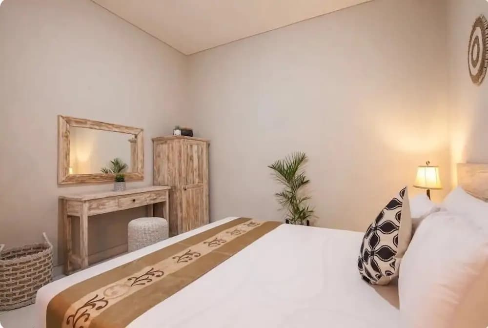 Cecilya Balian Stylish 3 Bedroom House near Beach at City Center - photo 3