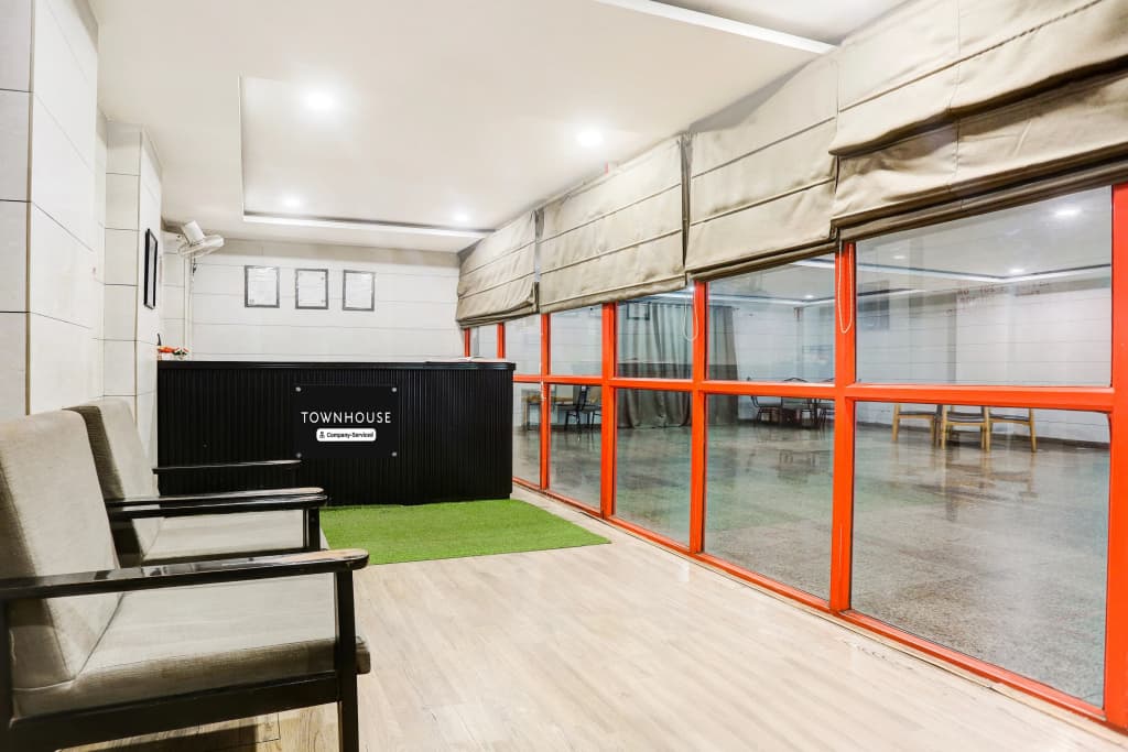 Super Townhouse Rohini Sector 23 - photo 2
