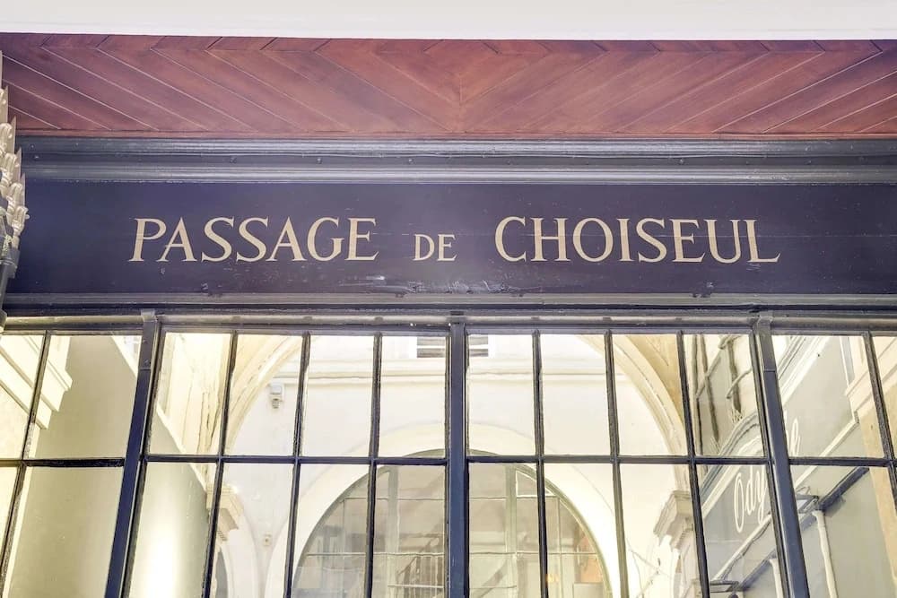 Historical Apartment in the Heart of Paris - 3 - photo 1