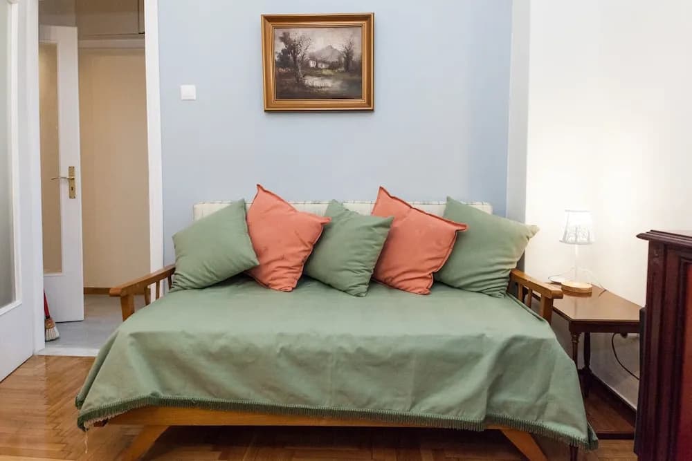 Beautiful Retro Apt in Koukaki - photo 2